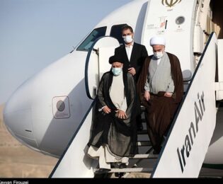 رئیس‌ جمهور وارد فرودگاه سنندج شد/ افتتاح طرح “آبرسانی به کردستان” تا ساعاتی دیگر + برنامه‌ها